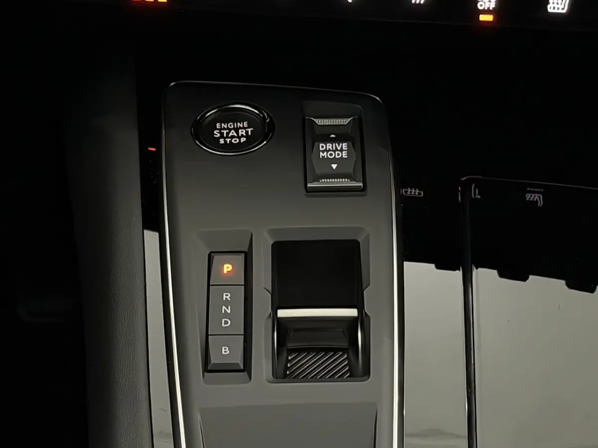 1.6 HYbrid 225 Allure Pack Plug-in 360 Camera, Half leder, Navi, Keyless start, Cruise con