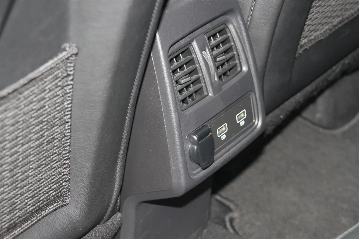 100PK-INTENS-39DKM-CARPLAY-CLIMA-CRUISE-LMV-PDC-