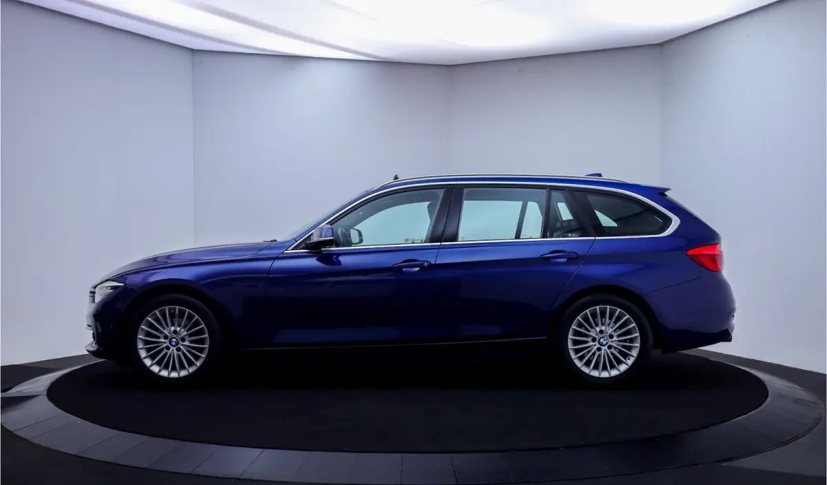 318iA LUXURY Edition PANO | FULL LED | LEDER | ELEK TREKHAAK | NAVI | STOELVERW | PDC V+A
