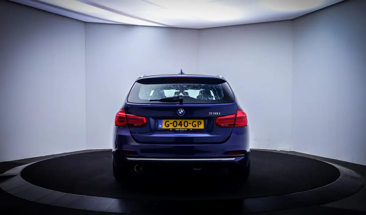318iA LUXURY Edition PANO | FULL LED | LEDER | ELEK TREKHAAK | NAVI | STOELVERW | PDC V+A