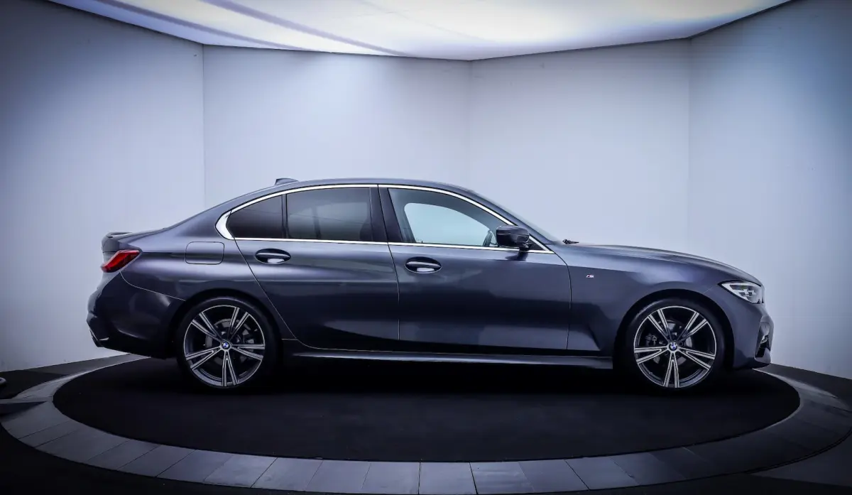 318iA M-SPORT Edition FULL LED | CARPLAY | NAVI | DAB | HIFI | SPORTSTOELEN | CRUISE | PDC