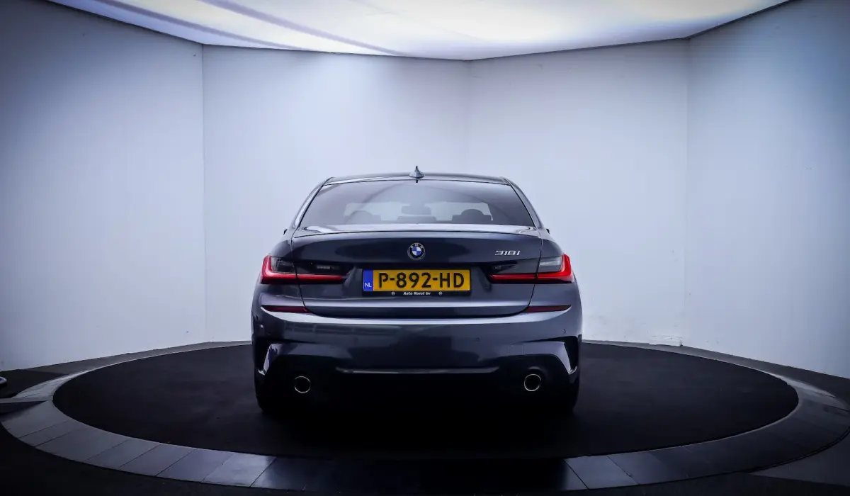 318iA M-SPORT Edition FULL LED | CARPLAY | NAVI | DAB | HIFI | SPORTSTOELEN | CRUISE | PDC