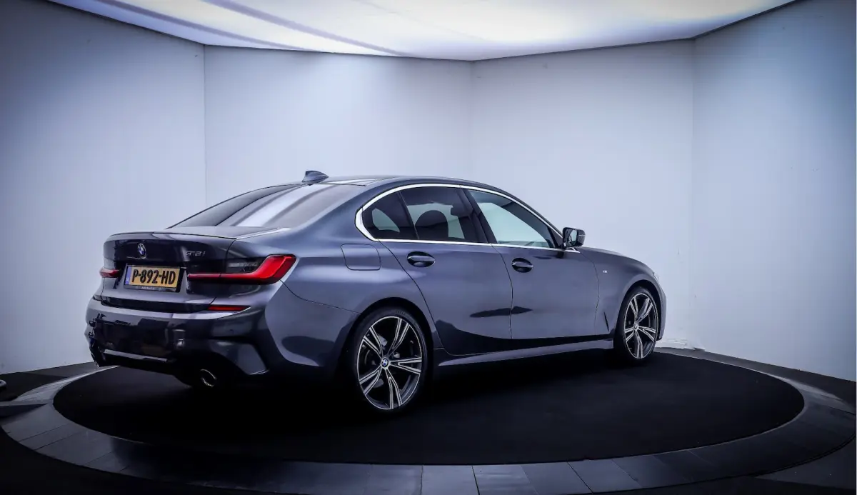 318iA M-SPORT Edition FULL LED | CARPLAY | NAVI | DAB | HIFI | SPORTSTOELEN | CRUISE | PDC