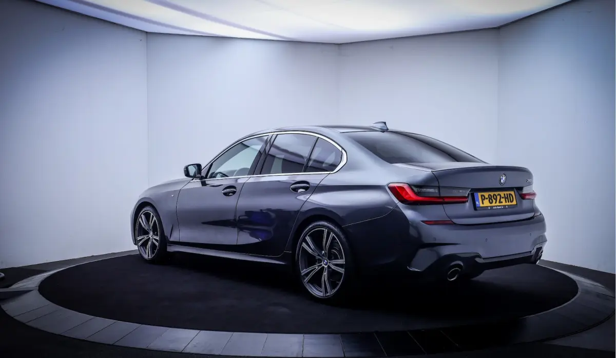 318iA M-SPORT Edition FULL LED | CARPLAY | NAVI | DAB | HIFI | SPORTSTOELEN | CRUISE | PDC