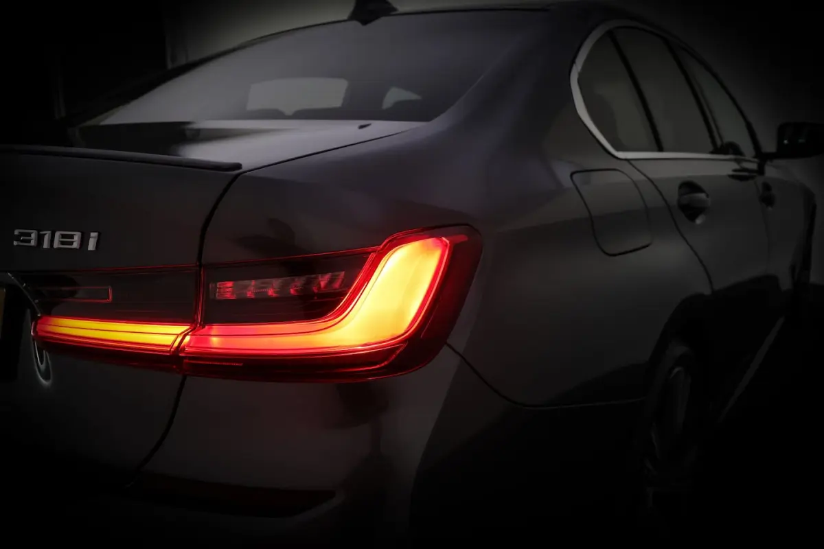 318iA M-SPORT Edition FULL LED | CARPLAY | NAVI | DAB | HIFI | SPORTSTOELEN | CRUISE | PDC