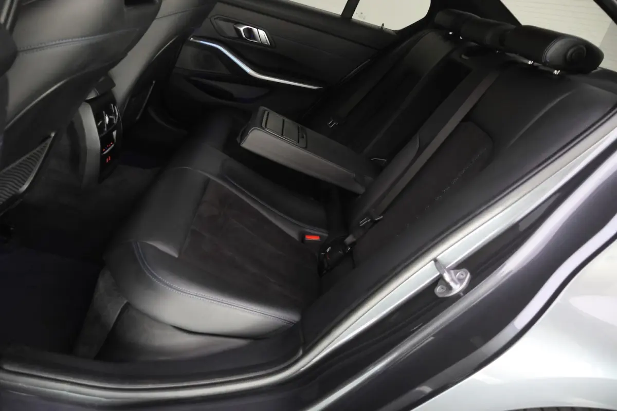 318iA M-SPORT Edition FULL LED | CARPLAY | NAVI | DAB | HIFI | SPORTSTOELEN | CRUISE | PDC