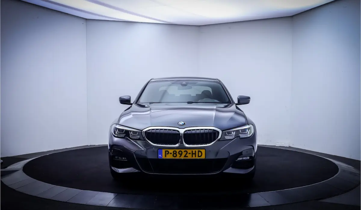 318iA M-SPORT Edition FULL LED | CARPLAY | NAVI | DAB | HIFI | SPORTSTOELEN | CRUISE | PDC