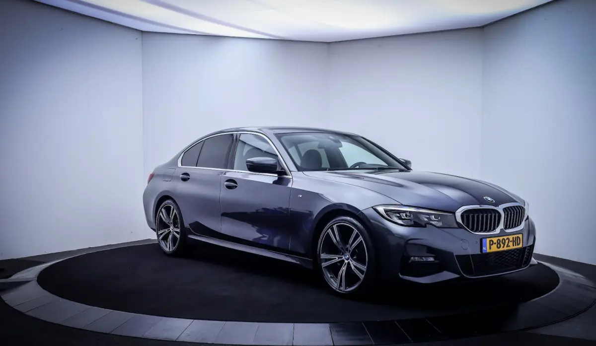 318iA M-SPORT Edition FULL LED | CARPLAY | NAVI | DAB | HIFI | SPORTSTOELEN | CRUISE | PDC