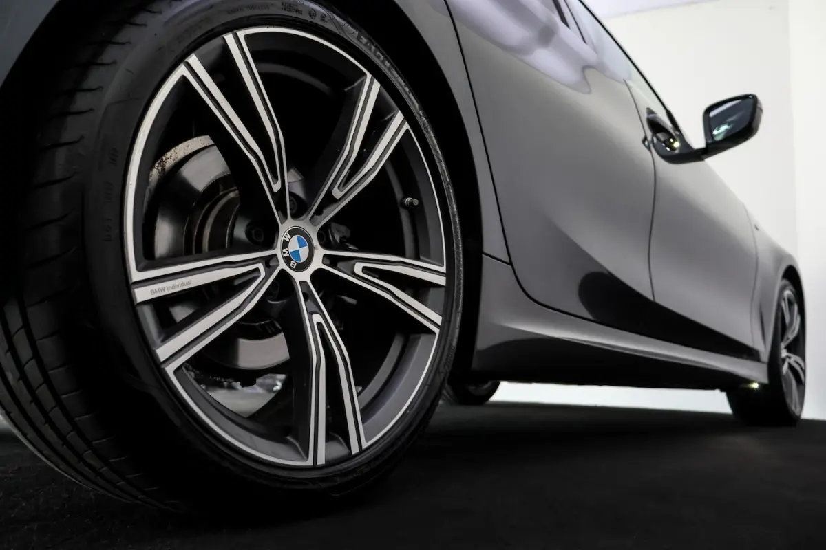 318iA M-SPORT Edition FULL LED | CARPLAY | NAVI | DAB | HIFI | SPORTSTOELEN | CRUISE | PDC