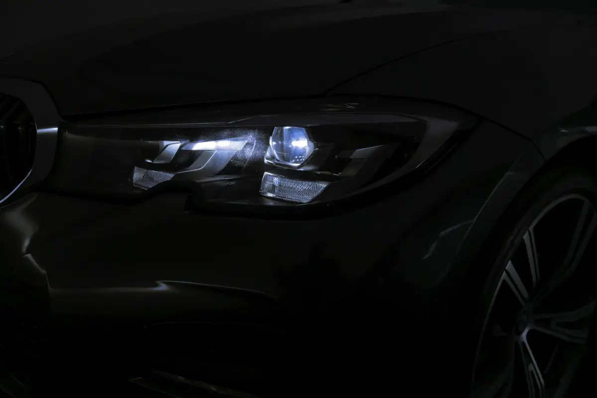 318iA M-SPORT Edition FULL LED | CARPLAY | NAVI | DAB | HIFI | SPORTSTOELEN | CRUISE | PDC