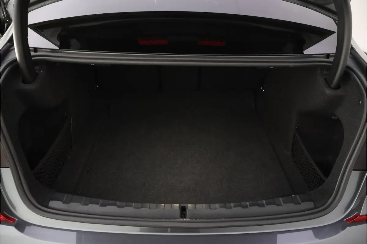 318iA M-SPORT Edition FULL LED | CARPLAY | NAVI | DAB | HIFI | SPORTSTOELEN | CRUISE | PDC
