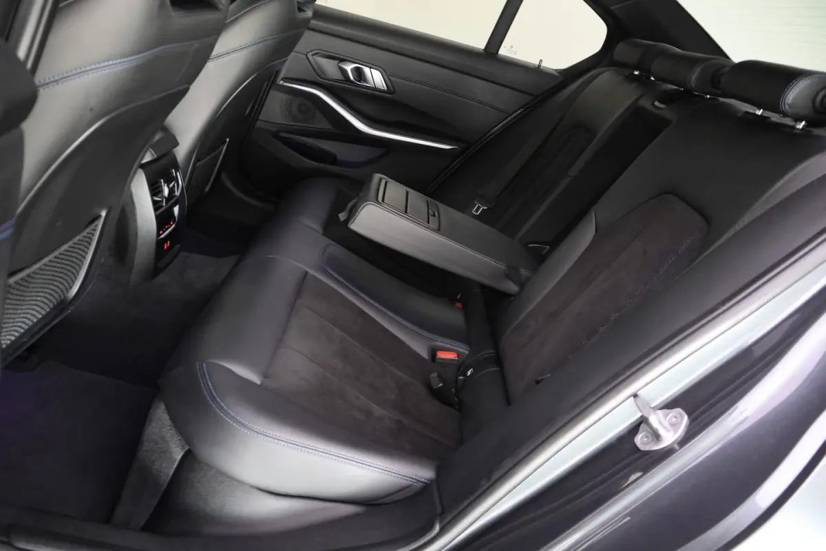 318iA M-SPORT Edition FULL LED | CARPLAY | NAVI | HIFI | DAB | SPORTSTOELEN | CRUISE | PDC