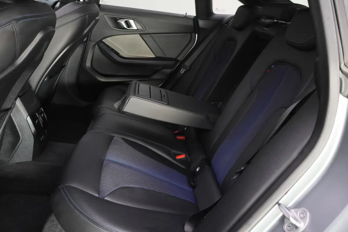218iA M-SPORT Edition PANO | HARMAN KARDON | HEAD UP | STUUR+STOELVERW | CAMERA | BLINDSPO