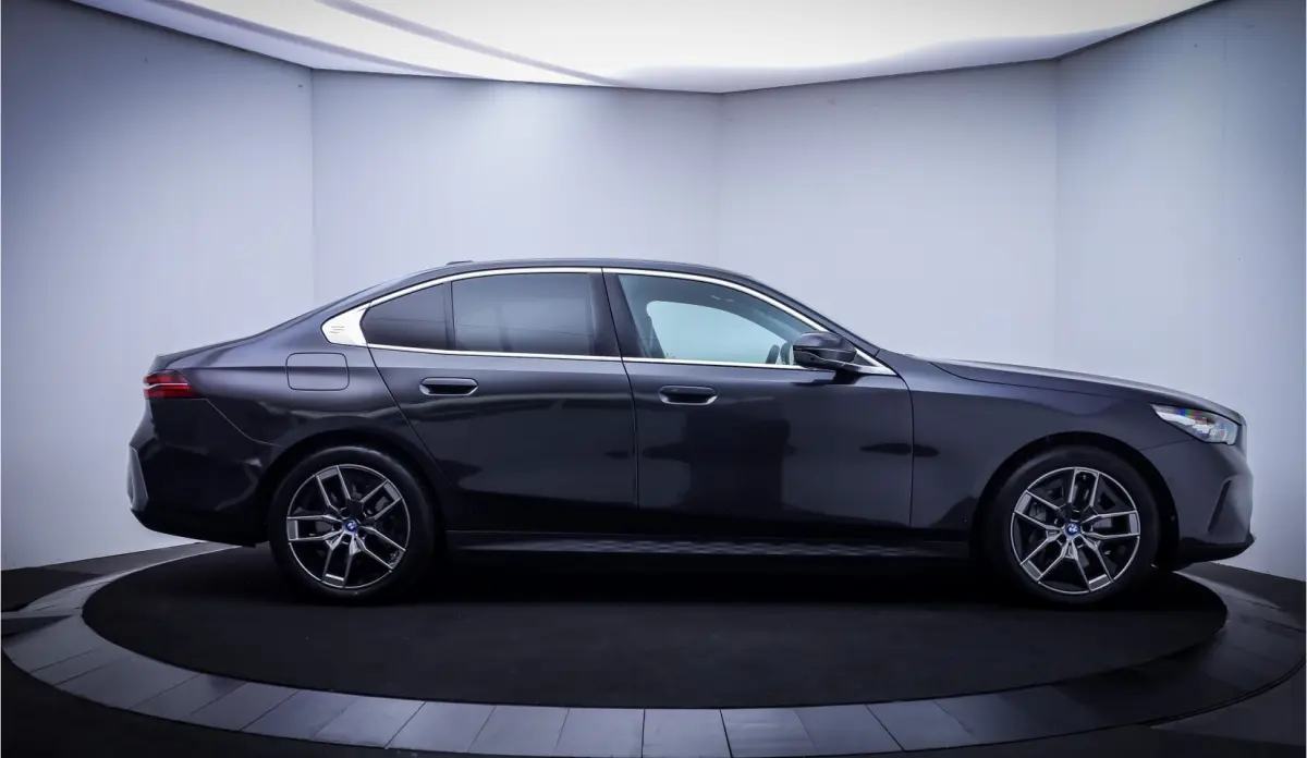 550e xDrive FULL.LED | KEYLESS | DODEHOEK | CARPLAY | HEAD-UP | ADAPTIEVE CRUISE | LANE.AS