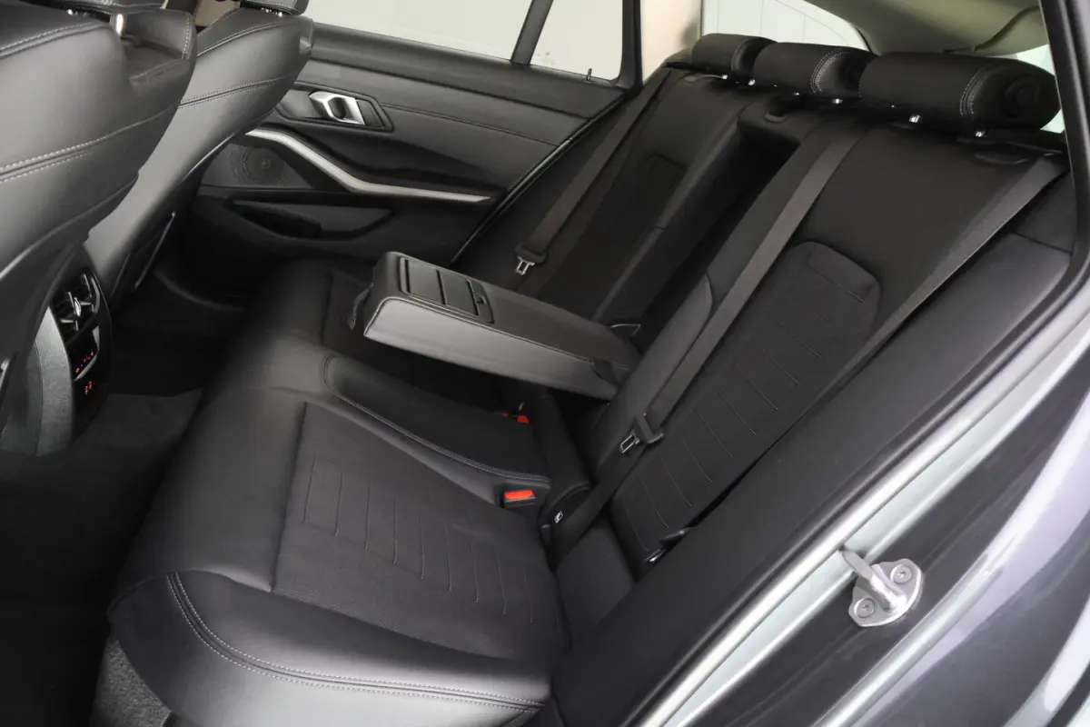 318iA SPORT-LINE Edition FULL LED | STUUR+STOELVERW | CARPLAY | HALF LEDER | SPORTSTOELEN