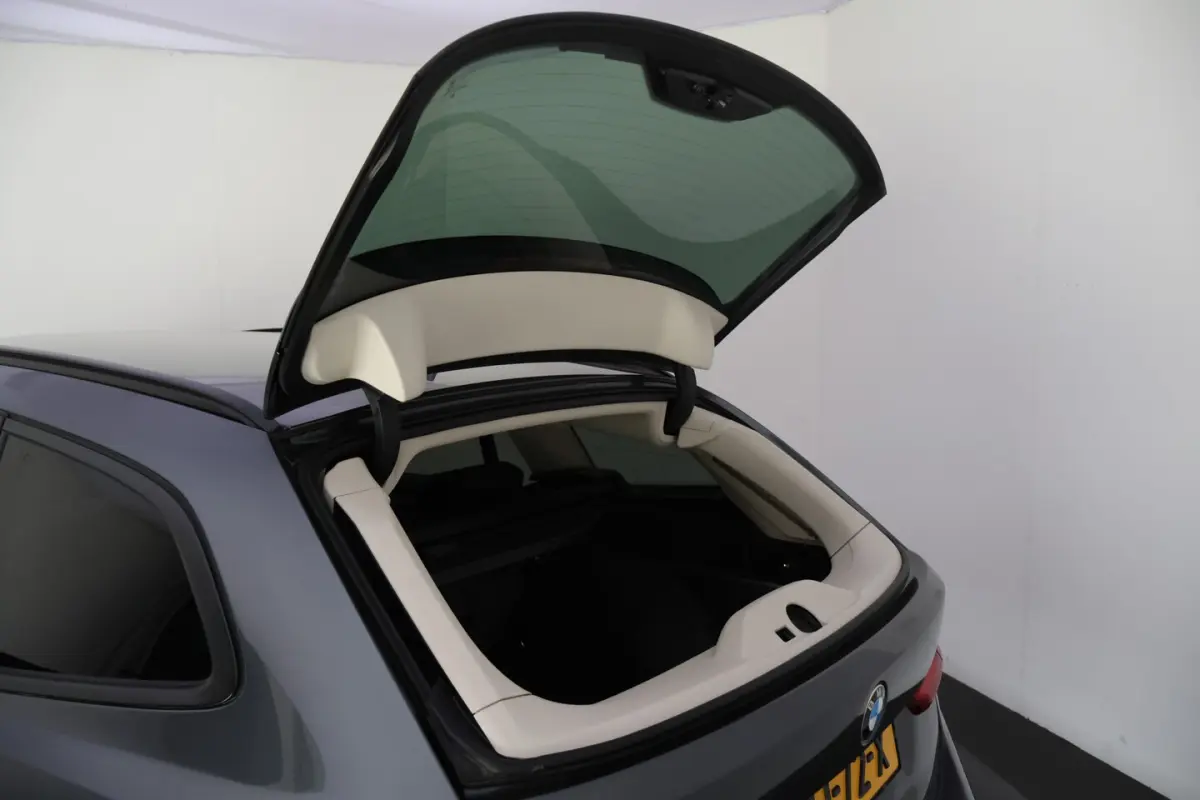 318iA SPORT-LINE Edition FULL LED | STUUR+STOELVERW | CARPLAY | HALF LEDER | SPORTSTOELEN