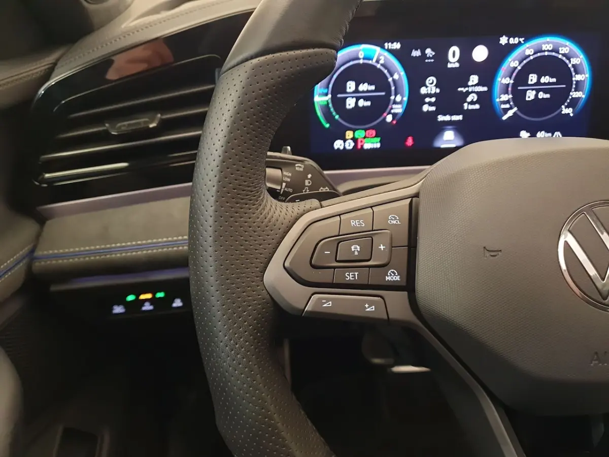 1.5 eHybrid 272pk DSG/AUT R-Line Wegklapbare trekhaak, Panoramadak, Harman/Kardon, Leder