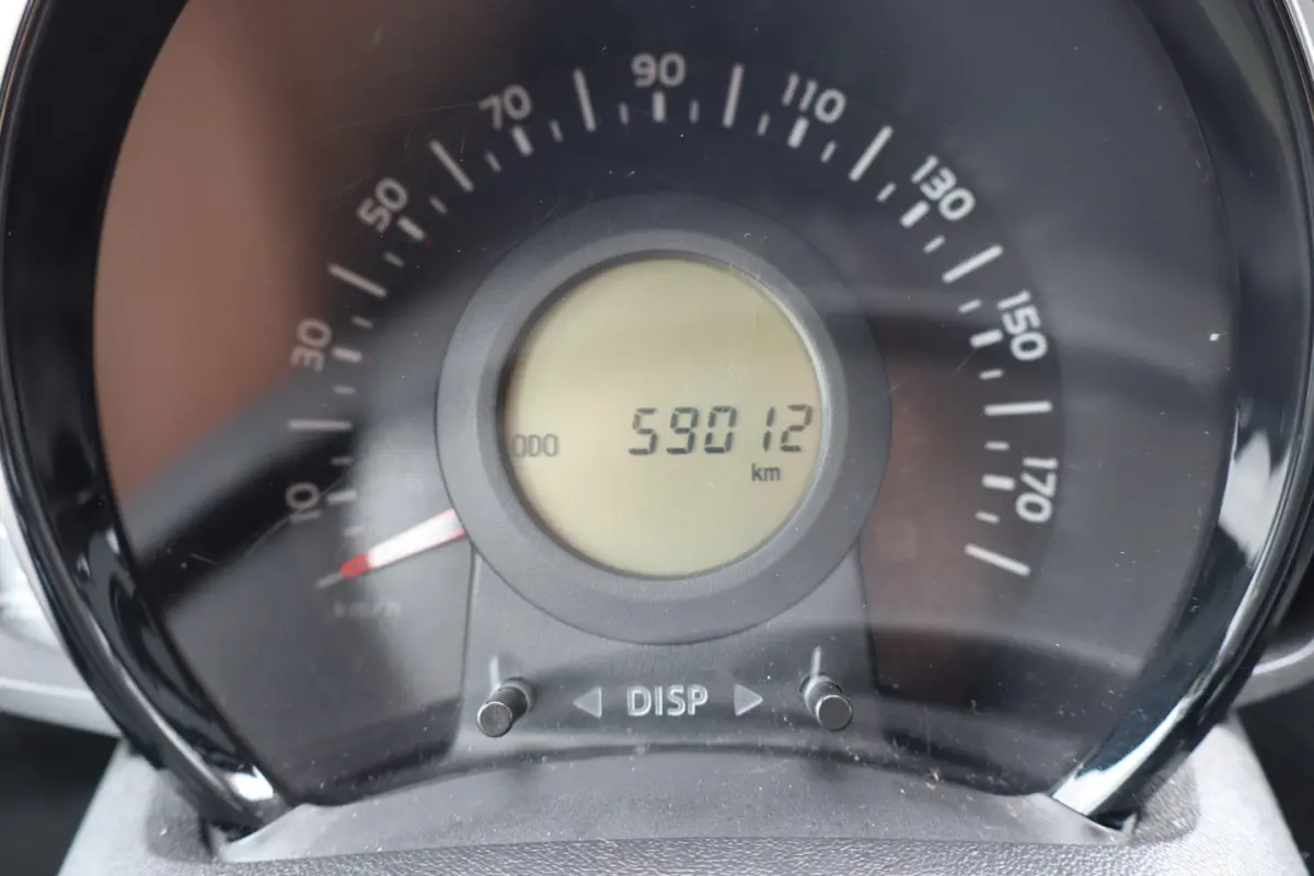 1.0 VVT-i x-play Achteruitrijcamera/App connect/Airco/Orig. NL auto/Begrenzer
