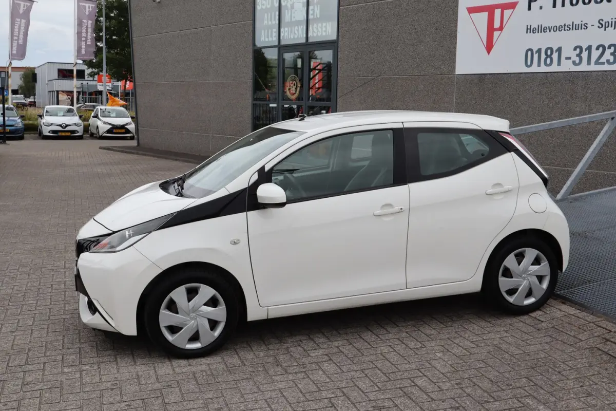 1.0 VVT-i x-play Achteruitrijcamera/App connect/Airco/Orig. NL auto/Begrenzer