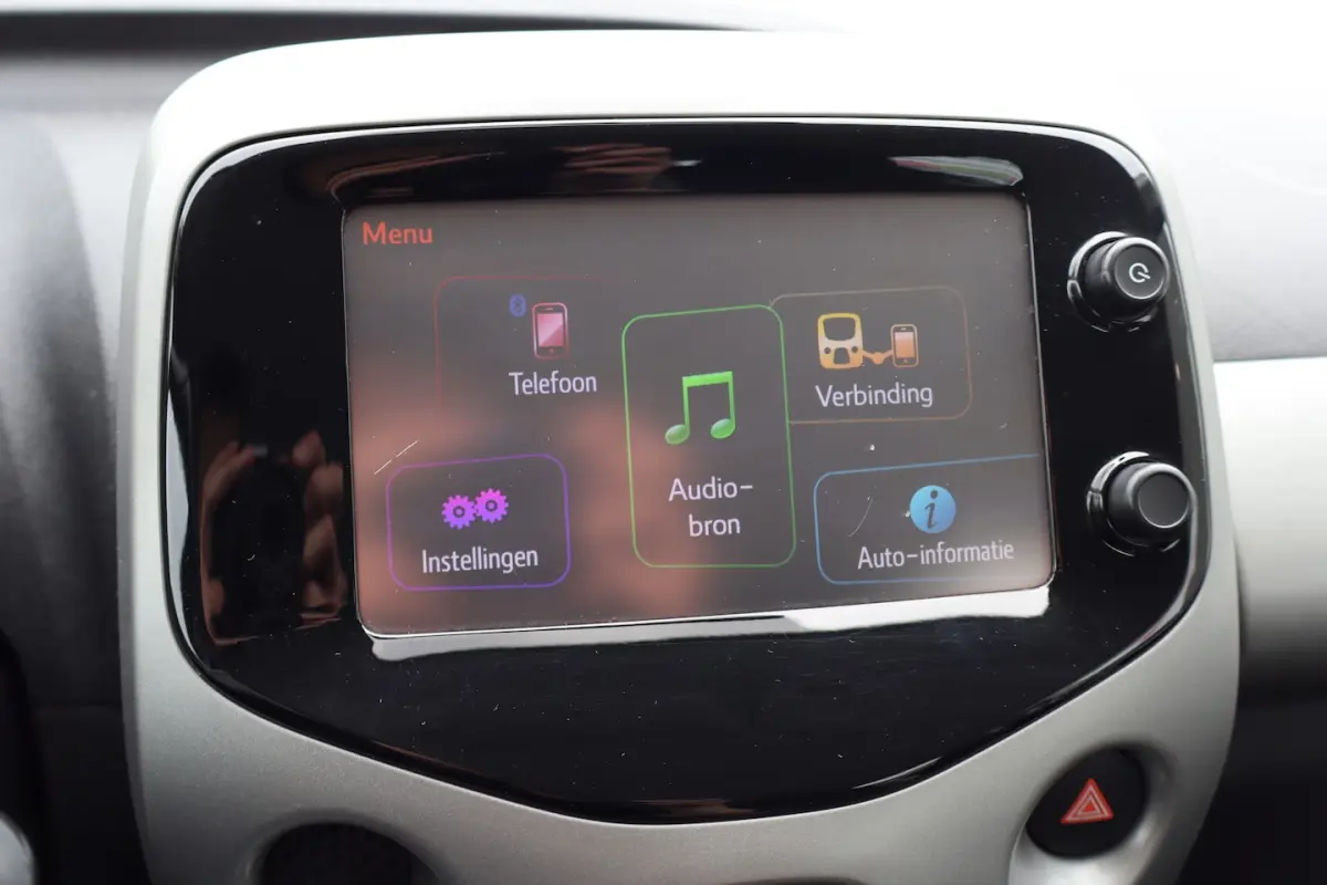 1.0 VVT-i x-play Achteruitrijcamera/App connect/Airco/Orig. NL auto/Begrenzer