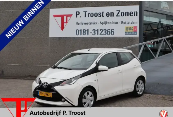 1.0 VVT-i x-play Achteruitrijcamera/App connect/Airco/Orig. NL auto/Begrenzer