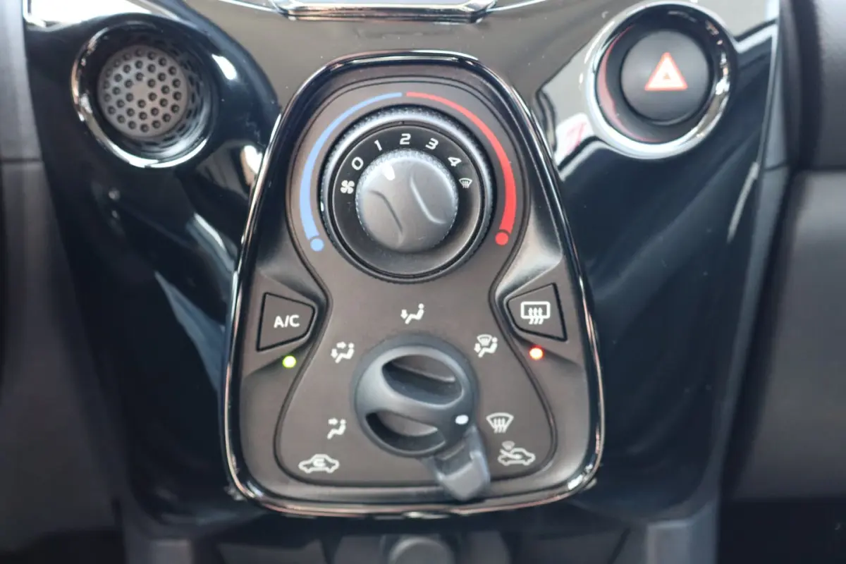 1.0 VTi Dealeronderhouden Airco/DAB radio/Bluetooth