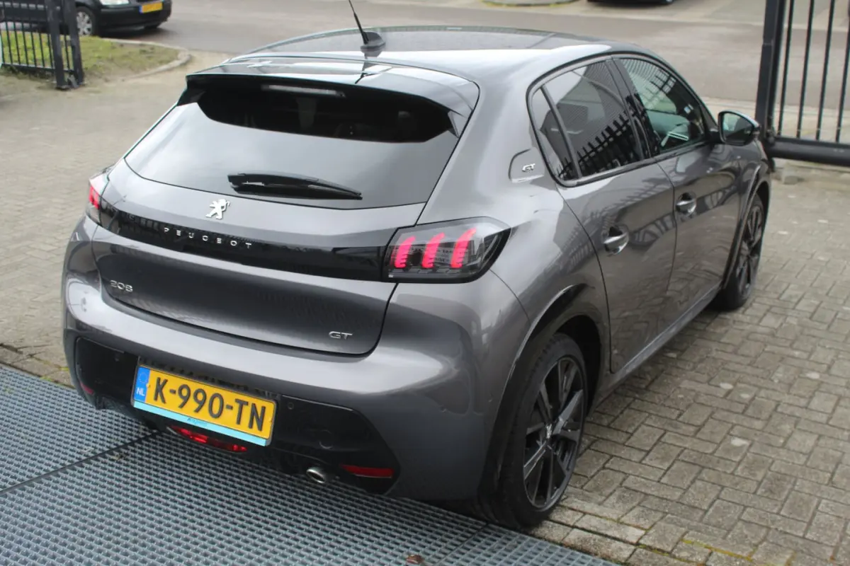 1.2 PureTech GT Pack Stoelverwarming 360 graden camera/Apple carplay/Cruise control/DAB/Cl