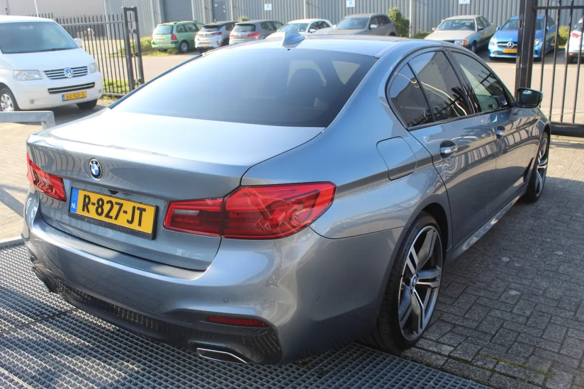 530e iPerformance Executive M-Sport Panoramadak/Head-Up Display/Apple carplay/Sfeerverlich