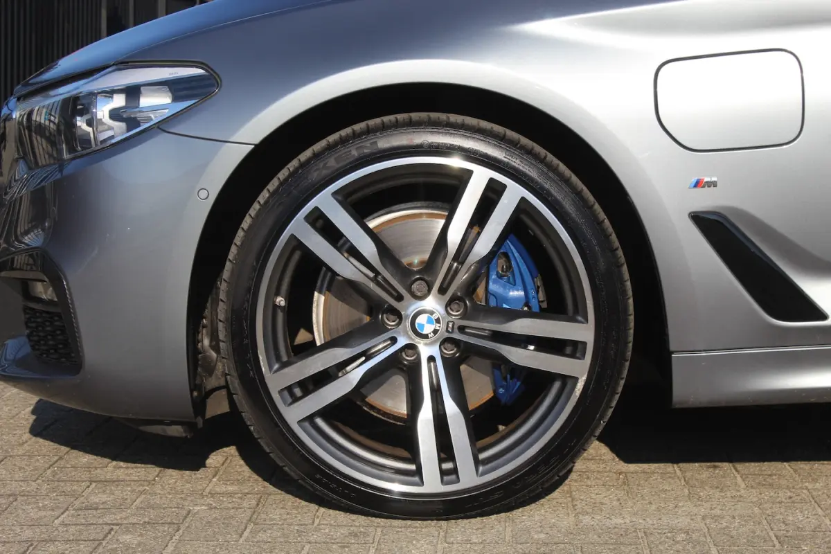 530e iPerformance Executive M-Sport Panoramadak/Head-Up Display/Apple carplay/Sfeerverlich
