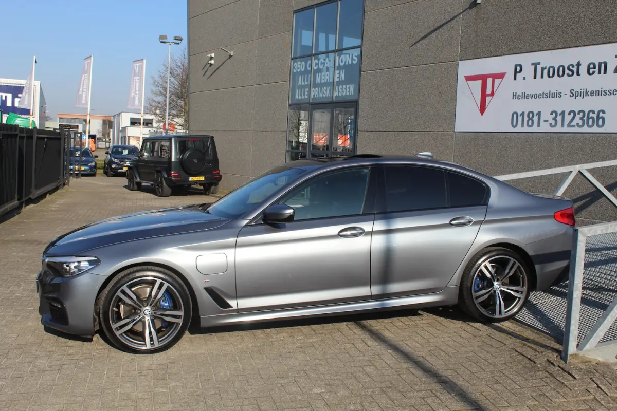 530e iPerformance Executive M-Sport Panoramadak/Head-Up Display/Apple carplay/Sfeerverlich