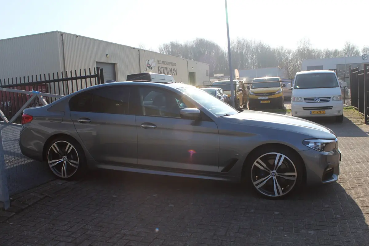 530e iPerformance Executive M-Sport Panoramadak/Head-Up Display/Apple carplay/Sfeerverlich