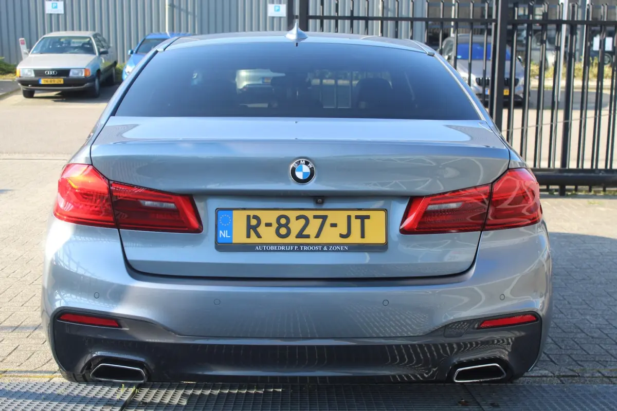 530e iPerformance Executive M-Sport Panoramadak/Head-Up Display/Apple carplay/Sfeerverlich