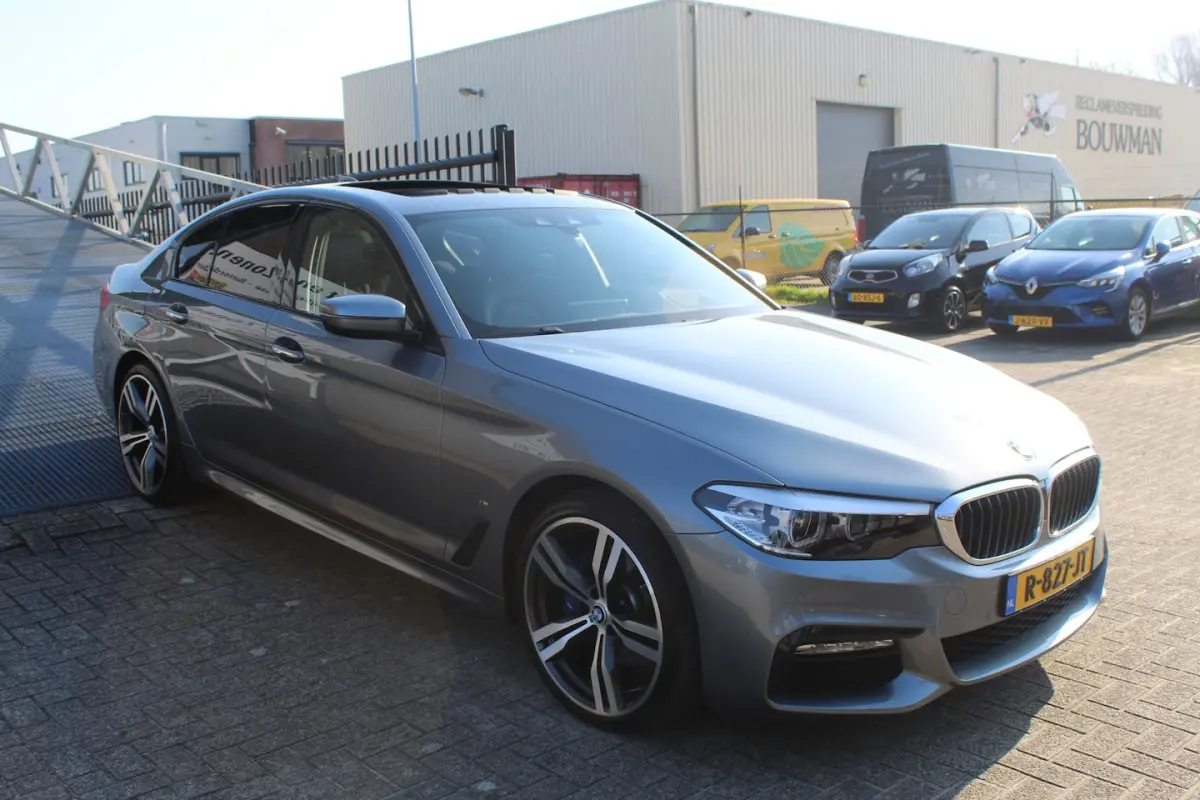 530e iPerformance Executive M-Sport Panoramadak/Head-Up Display/Apple carplay/Sfeerverlich