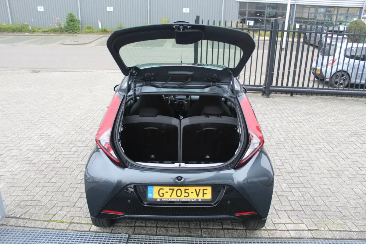 1.0 VVT-i x-play 1ste Eigenaar/Achteruitrijcamera/App connect/Airco/Orig. NL auto/Begrenze