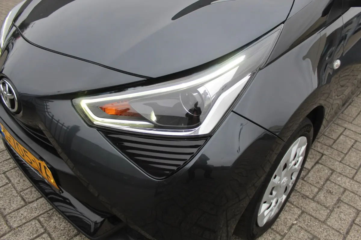1.0 VVT-i x-play 1ste Eigenaar/Achteruitrijcamera/App connect/Airco/Orig. NL auto/Begrenze