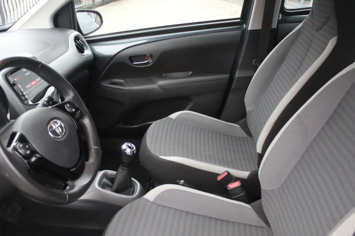 1.0 VVT-i x-play 1ste Eigenaar/Achteruitrijcamera/App connect/Airco/Orig. NL auto/Begrenze