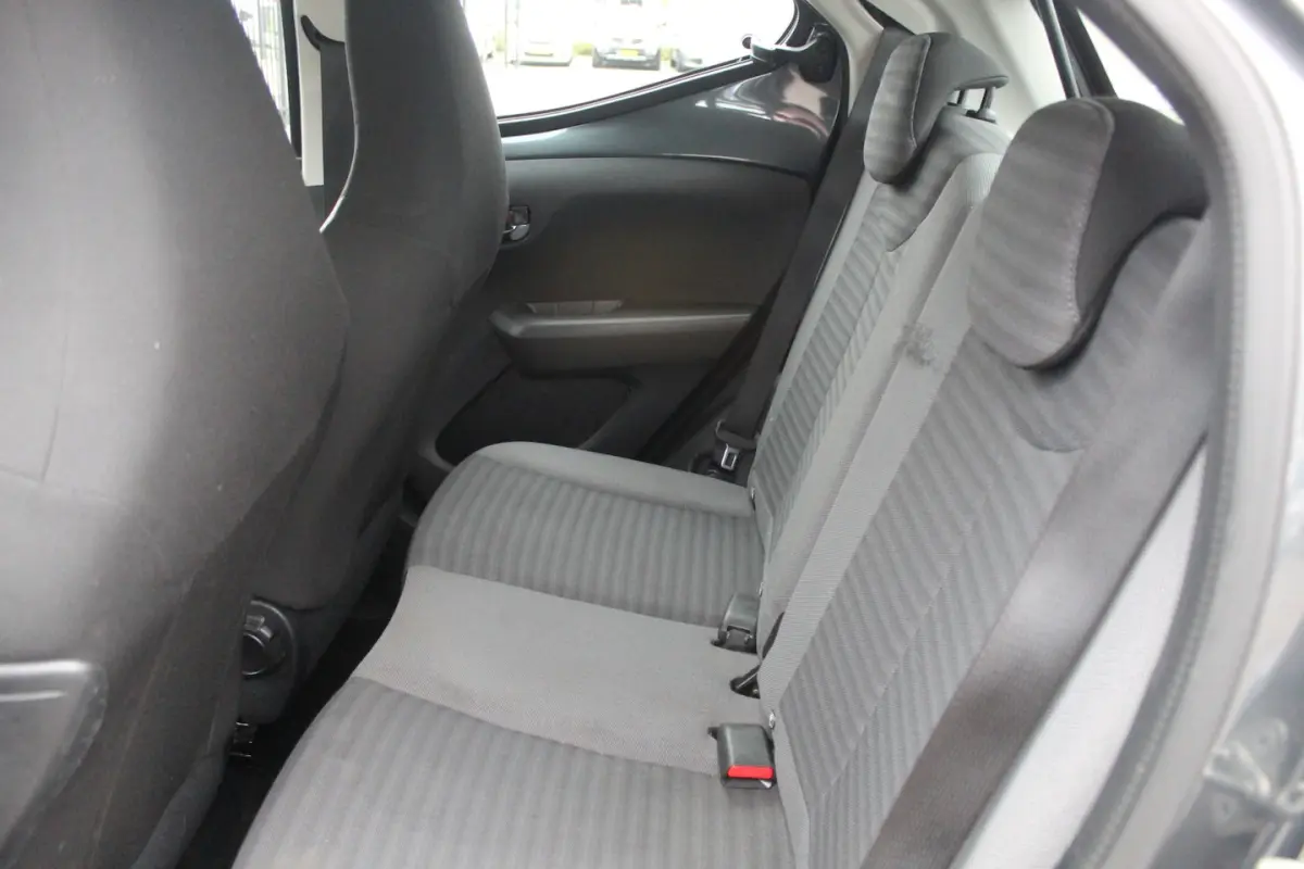 1.0 VVT-i x-play 1ste Eigenaar/Achteruitrijcamera/App connect/Airco/Orig. NL auto/Begrenze