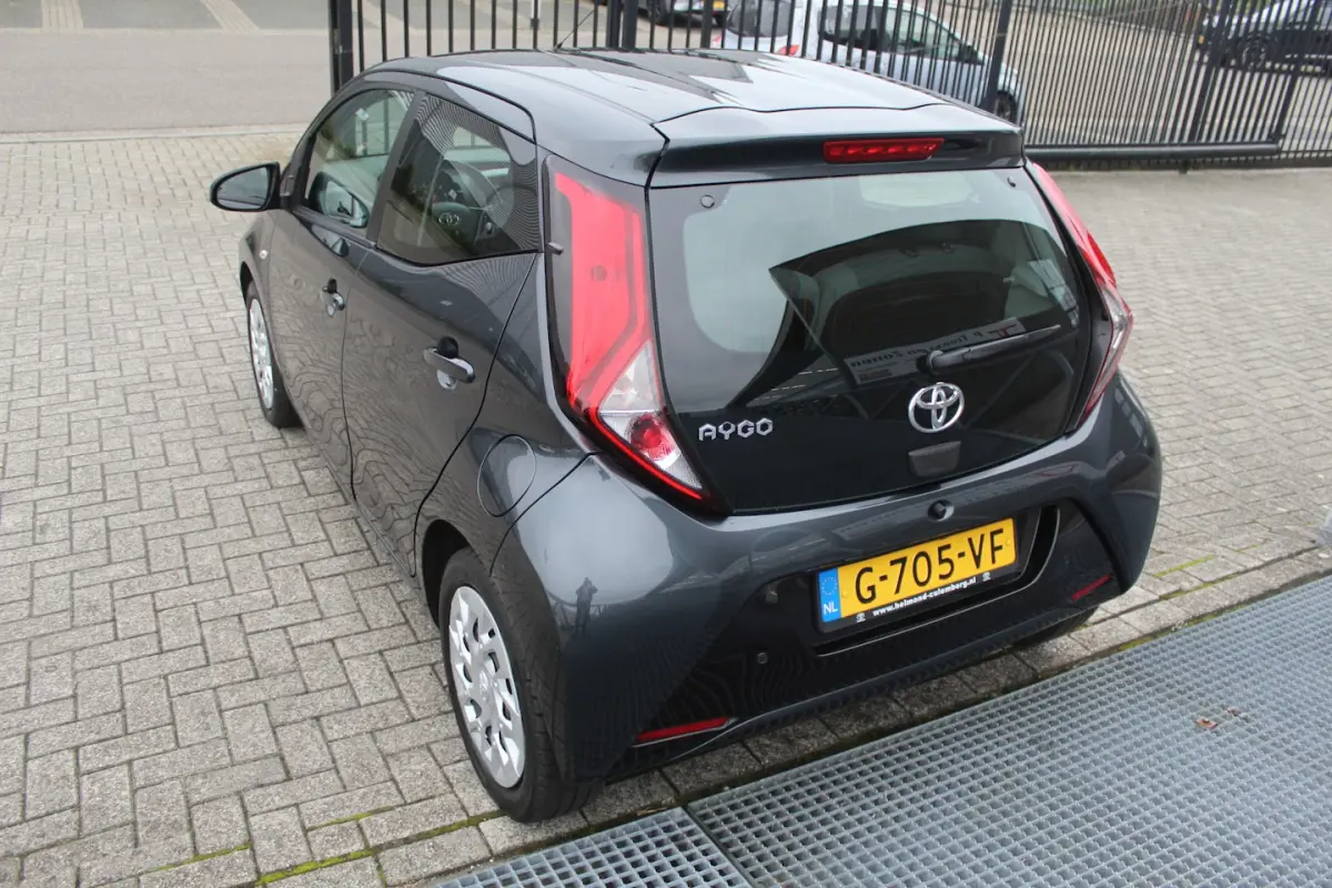 1.0 VVT-i x-play 1ste Eigenaar/Achteruitrijcamera/App connect/Airco/Orig. NL auto/Begrenze