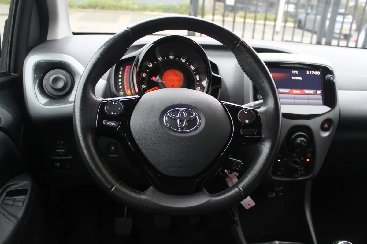 1.0 VVT-i x-play 1ste Eigenaar/Achteruitrijcamera/App connect/Airco/Orig. NL auto/Begrenze