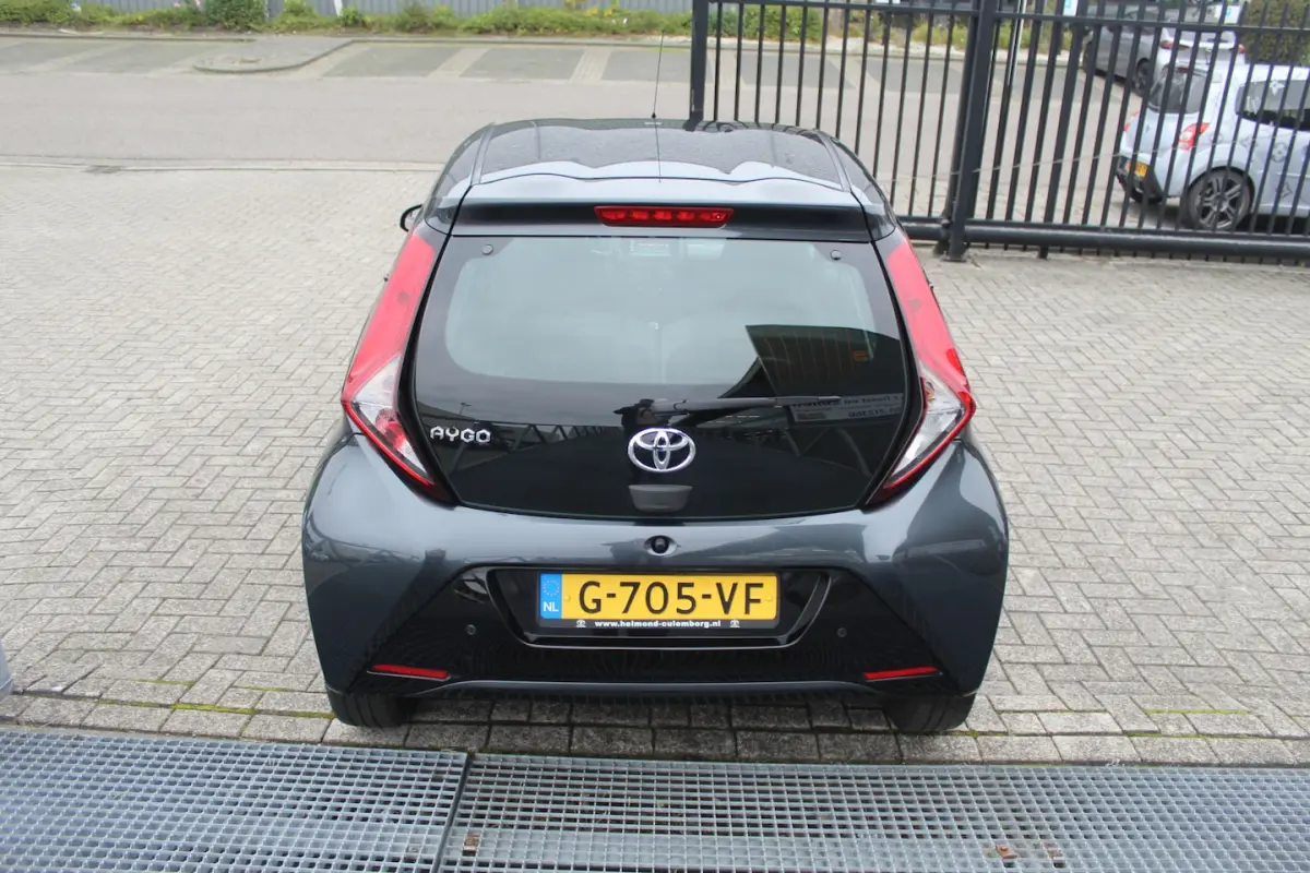 1.0 VVT-i x-play 1ste Eigenaar/Achteruitrijcamera/App connect/Airco/Orig. NL auto/Begrenze