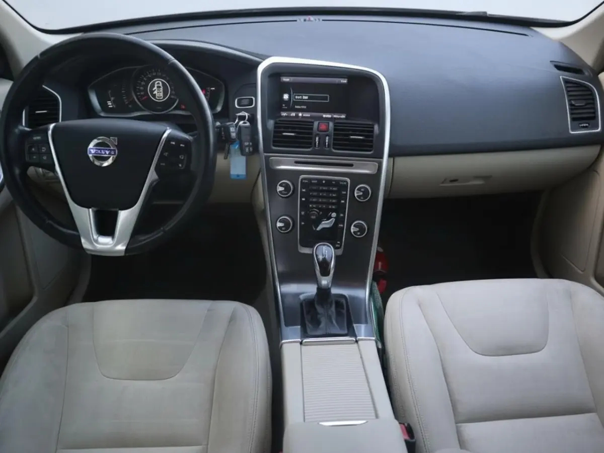 2.0 T5 FWD Summum | Clima | Cruise | Multimedia/Navi | Stoelverwarming | PDC + Camera |