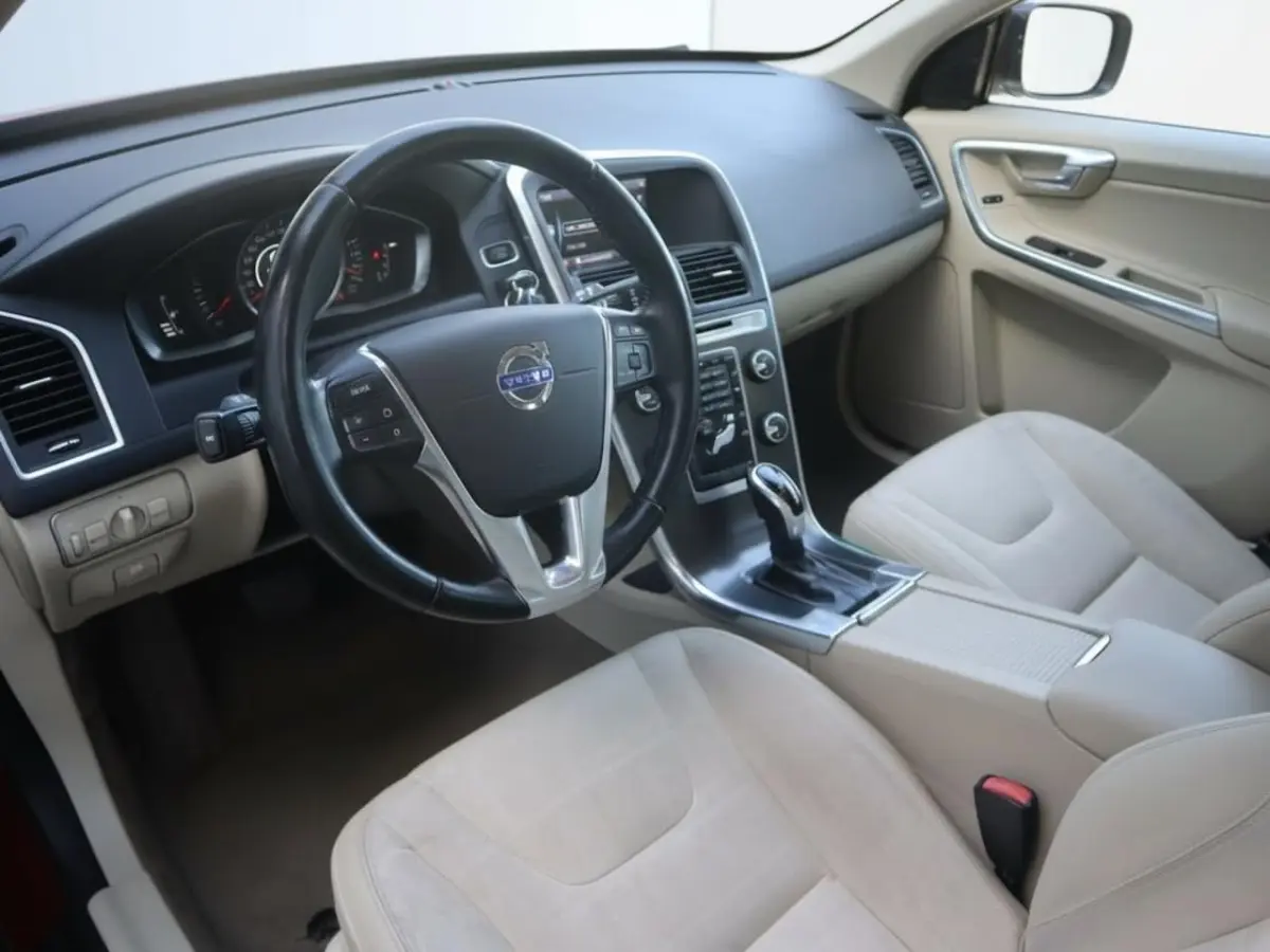 2.0 T5 FWD Summum | Clima | Cruise | Multimedia/Navi | Stoelverwarming | PDC + Camera |