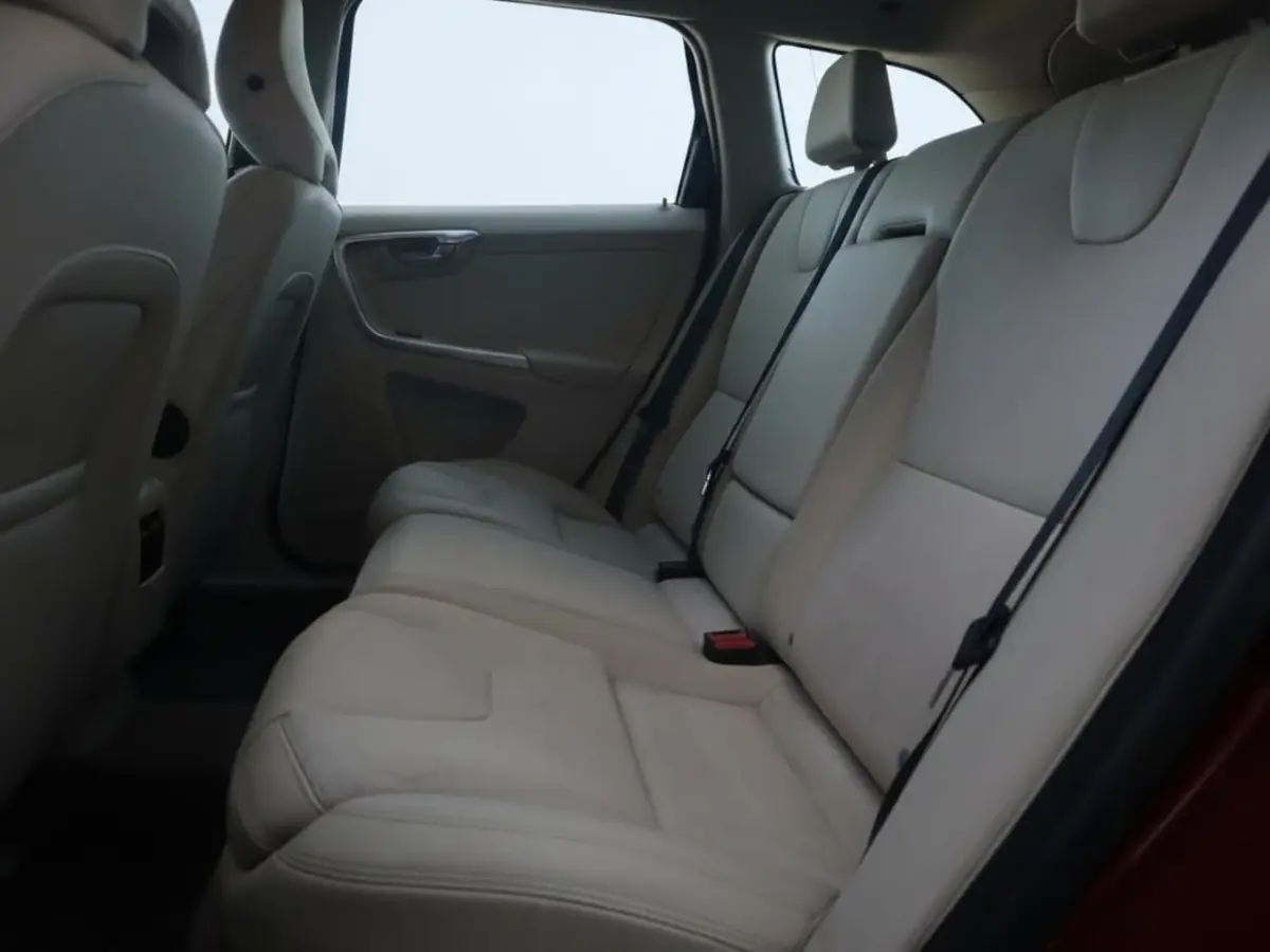 2.0 T5 FWD Summum | Clima | Cruise | Multimedia/Navi | Stoelverwarming | PDC + Camera |
