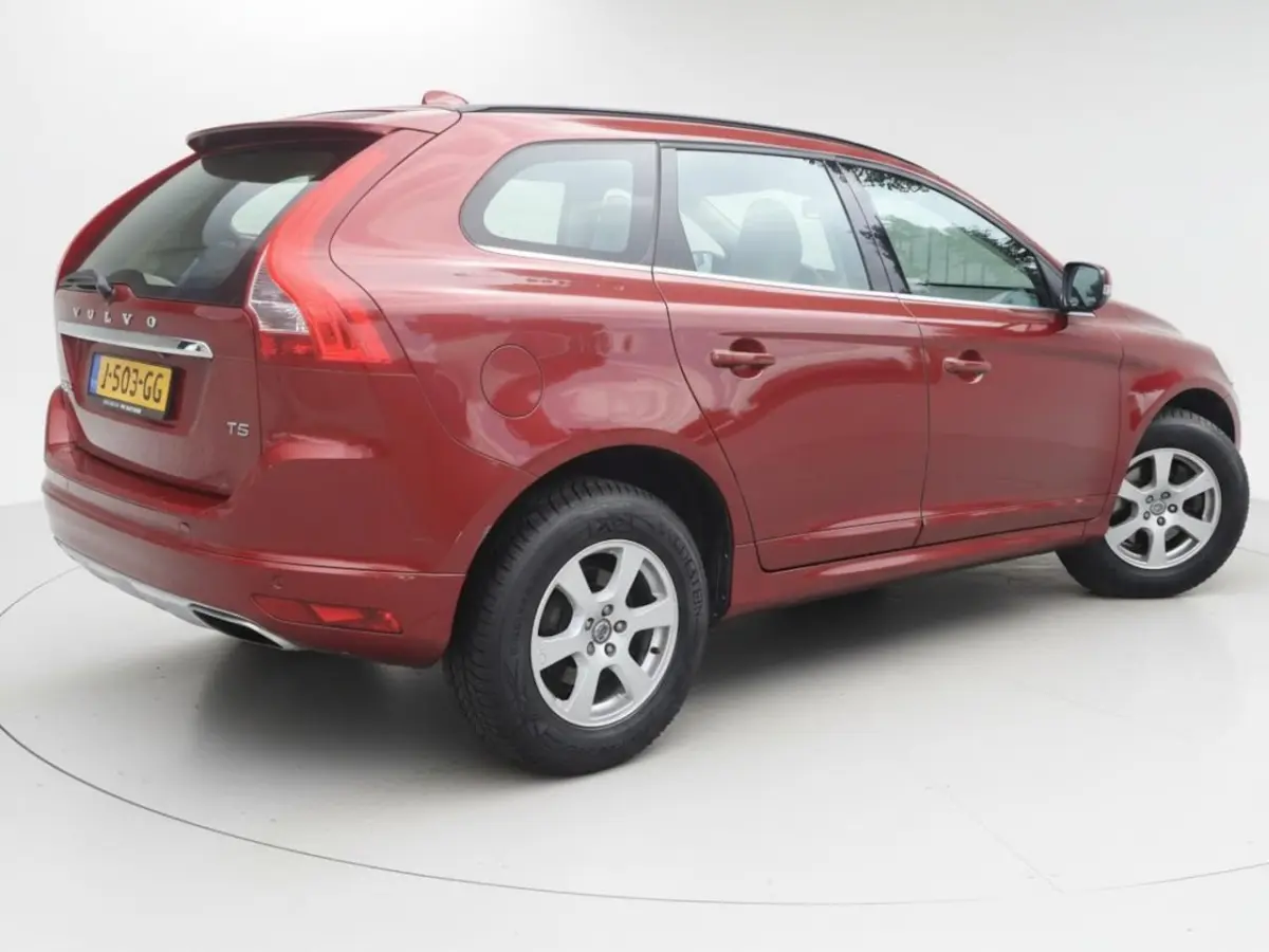 2.0 T5 FWD Summum | Clima | Cruise | Multimedia/Navi | Stoelverwarming | PDC + Camera |