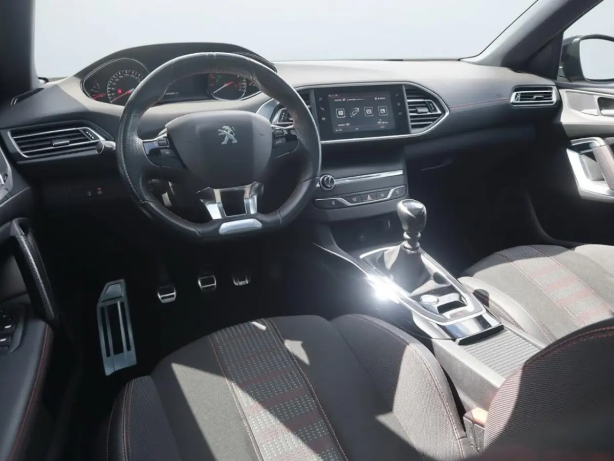 1.2 PureTech GT-Line | Clima Cruise | Apple Carplay/Navi | PDC + 360 Camera |