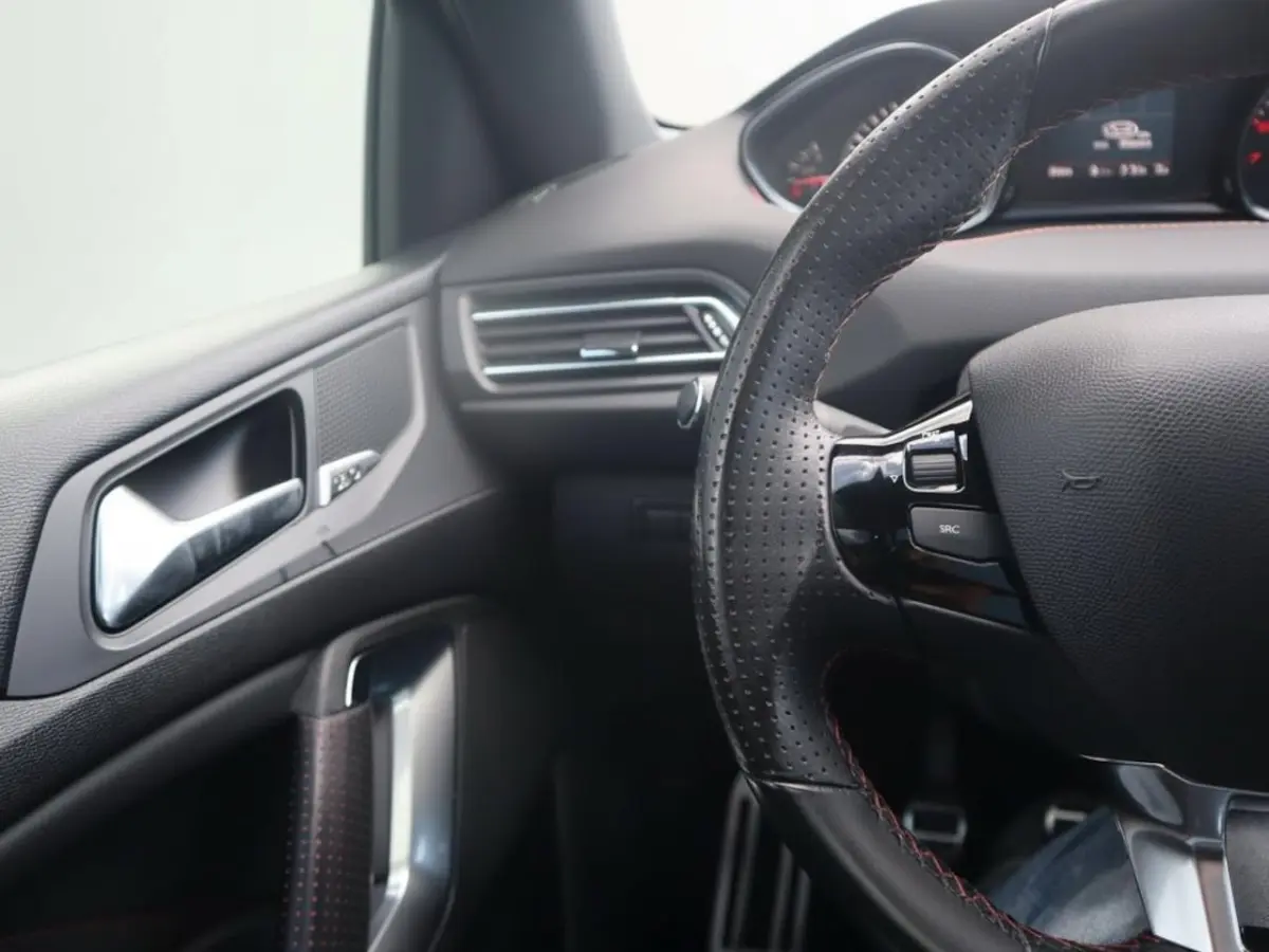 1.2 PureTech GT-Line | Clima Cruise | Apple Carplay/Navi | PDC + 360 Camera |