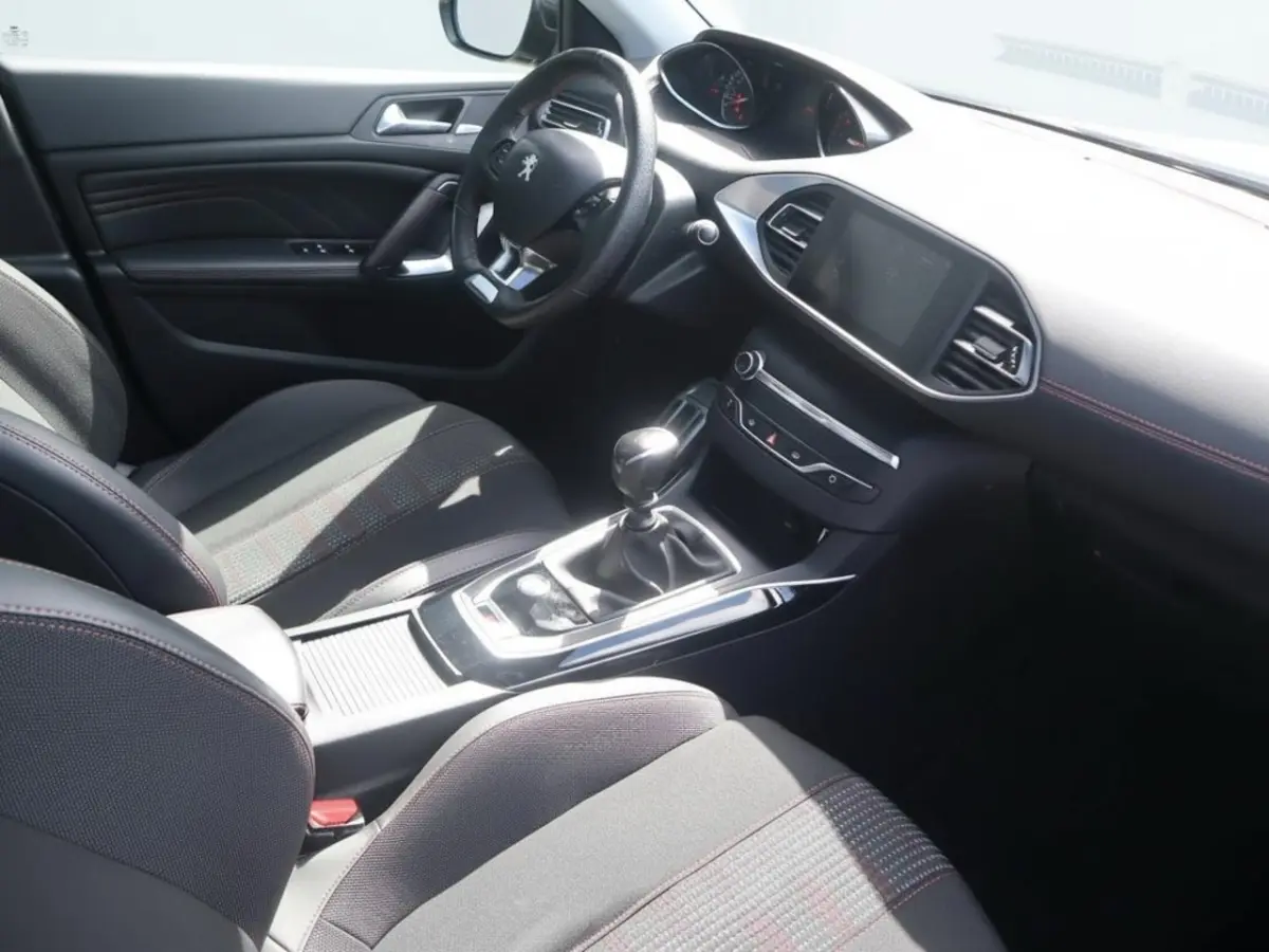 1.2 PureTech GT-Line | Clima Cruise | Apple Carplay/Navi | PDC + 360 Camera |