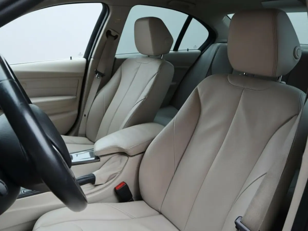335i | Clima | Cruise | Multimedia/Navi | Stoelverwarming | Leder | PDC + Camera |