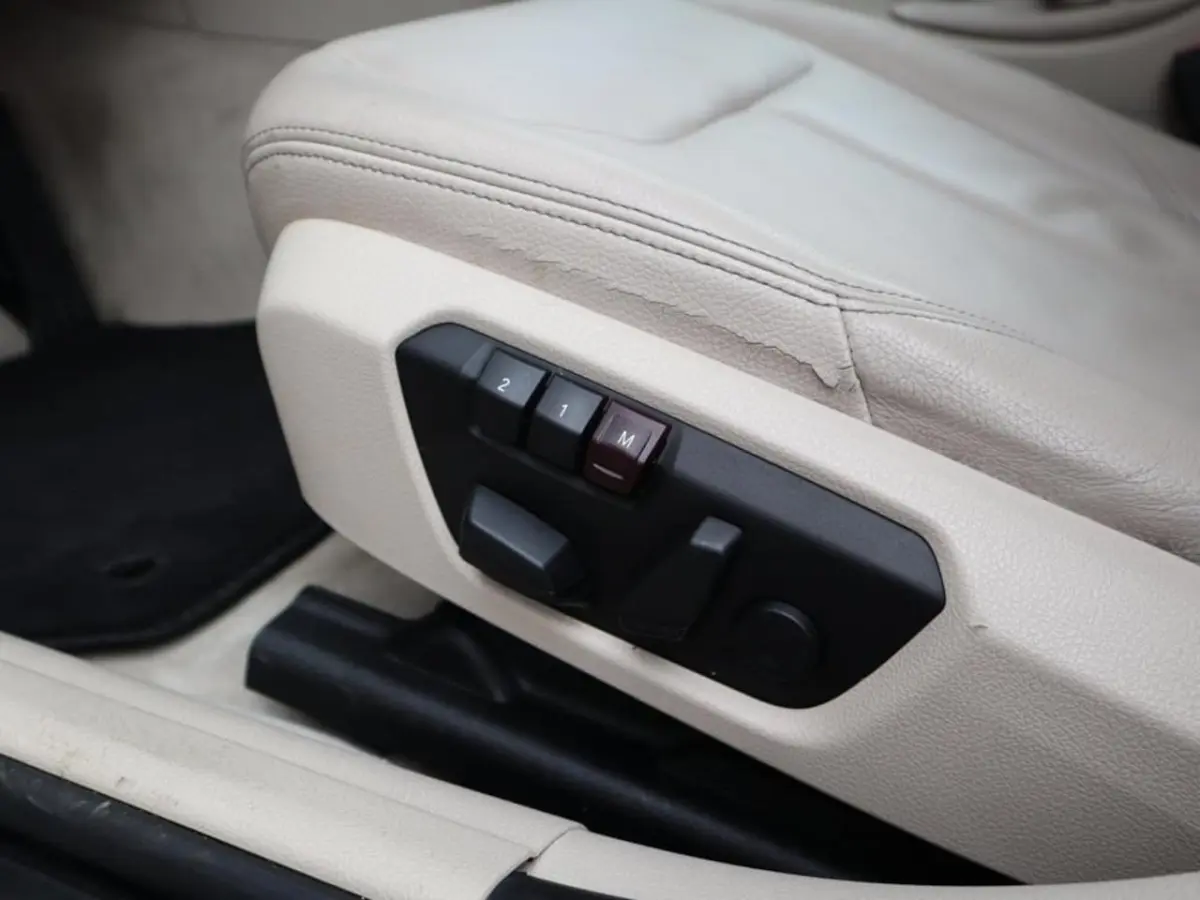 335i | Clima | Cruise | Multimedia/Navi | Stoelverwarming | Leder | PDC + Camera |