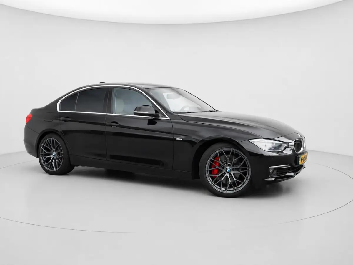 335i | Clima | Cruise | Multimedia/Navi | Stoelverwarming | Leder | PDC + Camera |